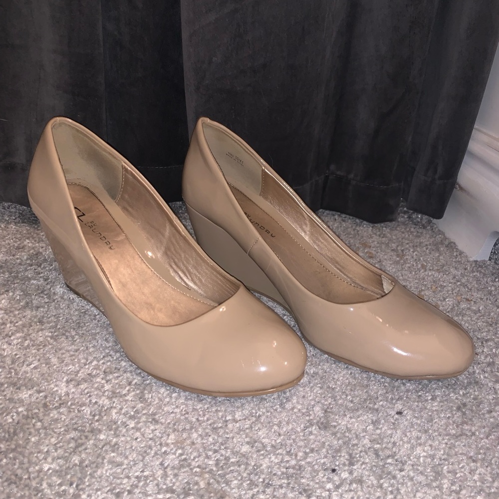 CL by Laundry nudge wedge heels